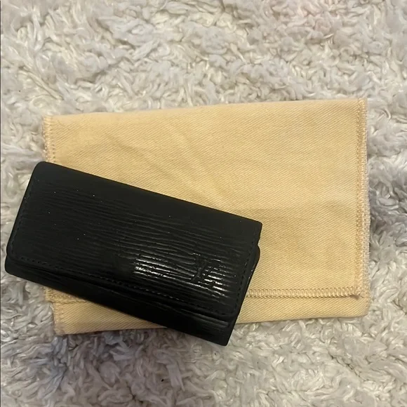 Louis Vuitton Black Epi Key Holder - Picture 10 of 10